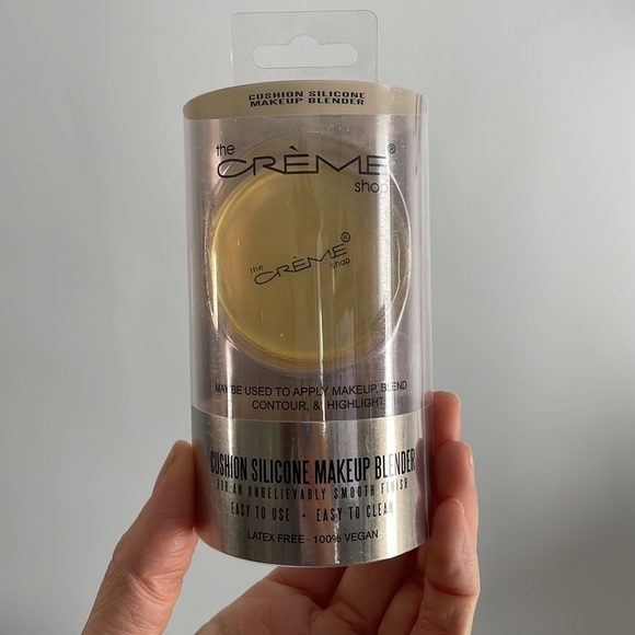 The Creme Shop | Cushion Silicon Makeup Blender - Picture 3 of 4